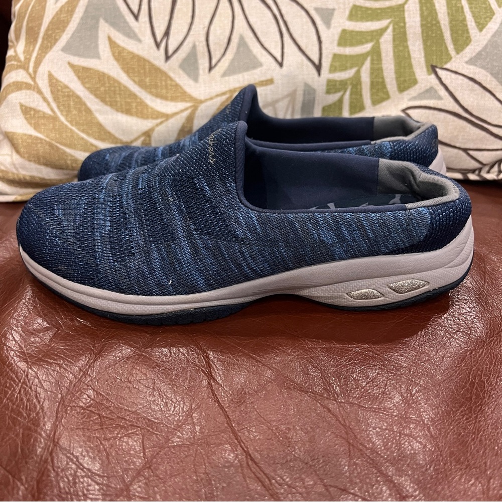 Skechers Relaxed Fit Women Navy Slip-On Loafers Size 6 - Picture 3 of 9